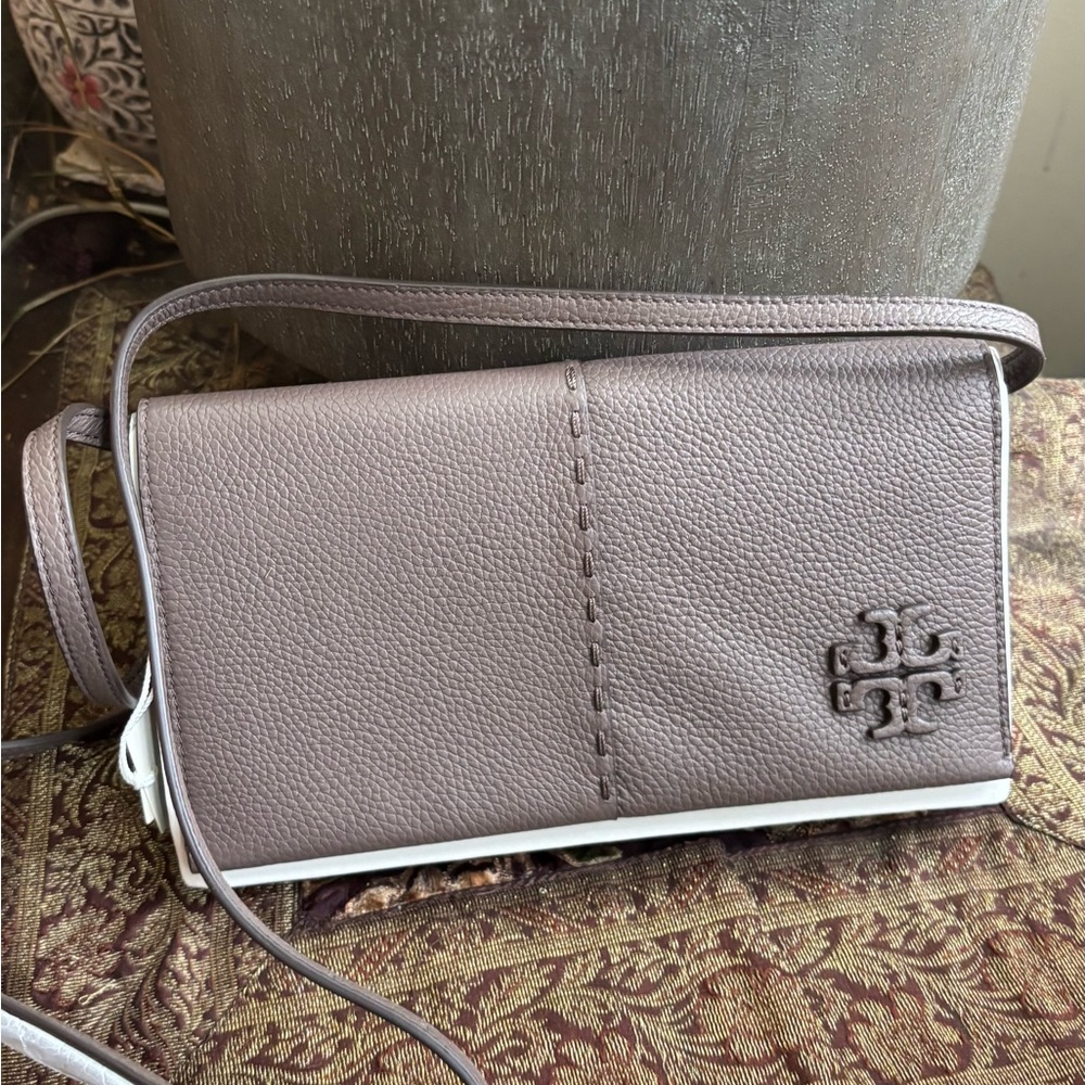 Authentic TORY BURCH Gray Leather Magnetic flap logo Crossbody Bag/lg card case - Picture 6 of 14